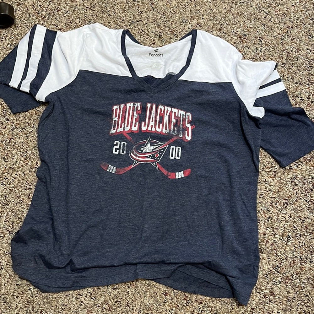 Womens nwot  blue jackets baseball length sleeve shirt